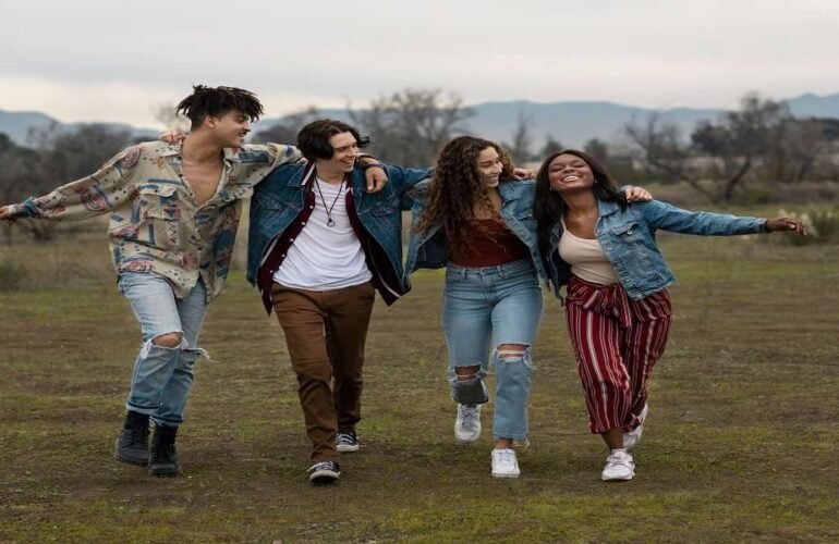 Gen Z Social Life: Making Friends, Setting Boundaries and Building Real Connections